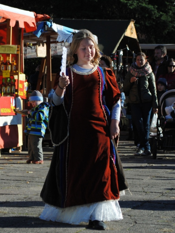 Taneční vytoupení místních děvčat