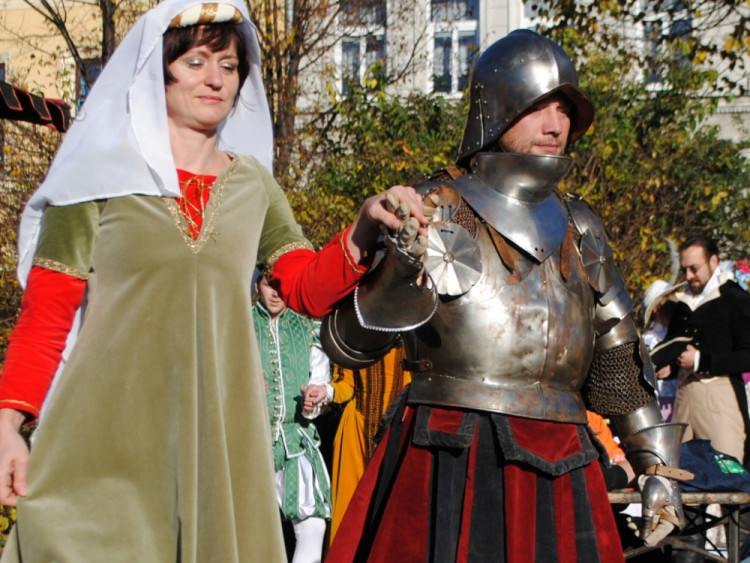 Krásný středověký pár