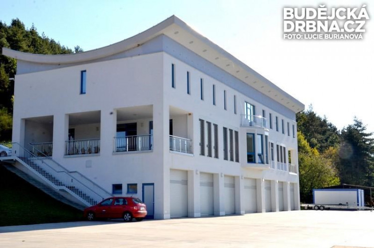 Orlická přehrada pod drobnohledem