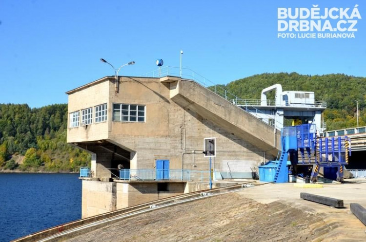 Orlická přehrada pod drobnohledem