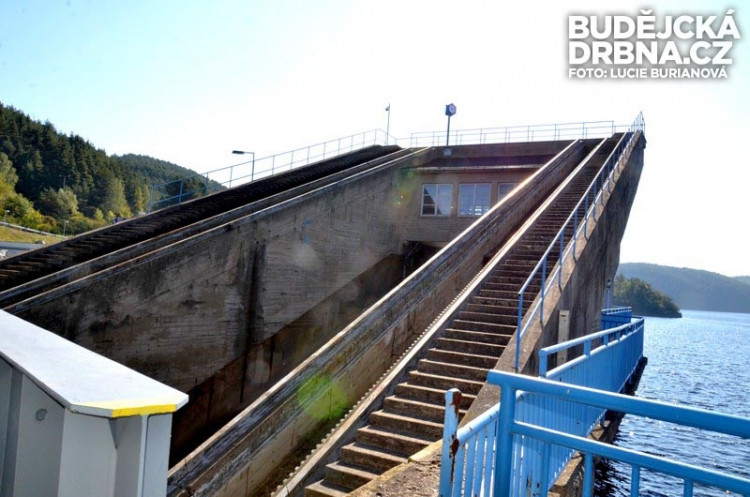 Orlická přehrada pod drobnohledem