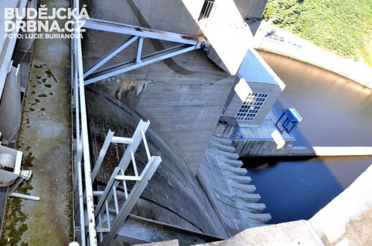 Orlická přehrada pod drobnohledem