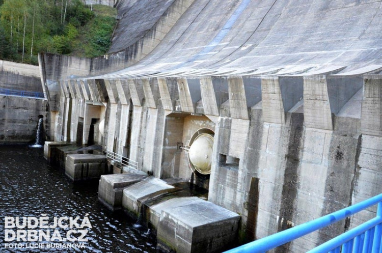 Orlická přehrada pod drobnohledem