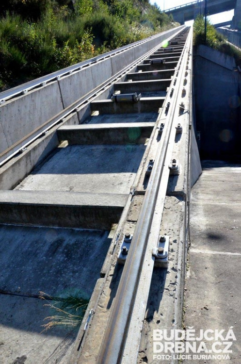 Orlická přehrada pod drobnohledem