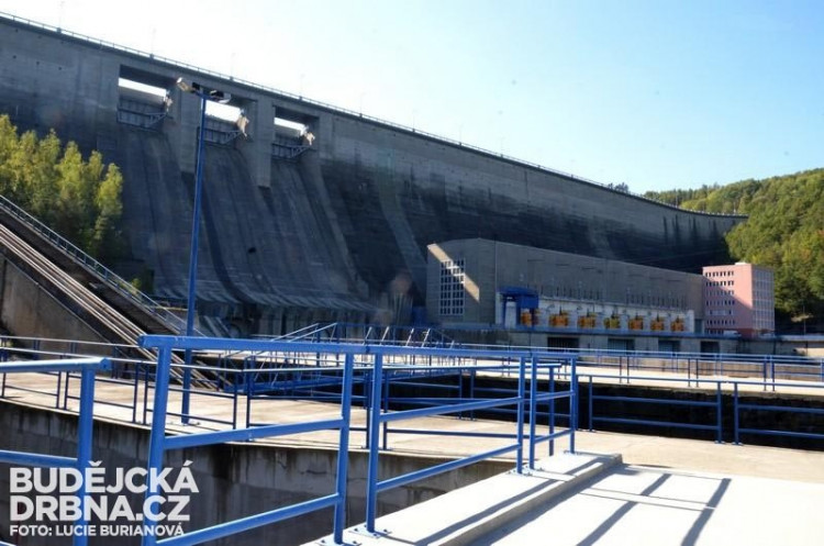 Orlická přehrada pod drobnohledem