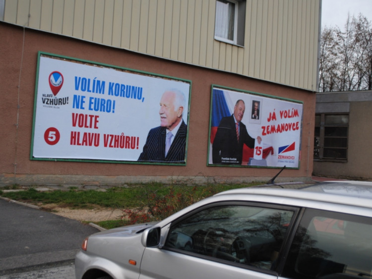 Na Hokejce jsou vedle sebe Klausovci a Zemanovci