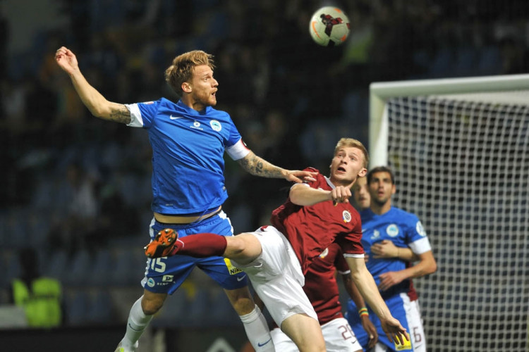 Kováč v souboji před brankou