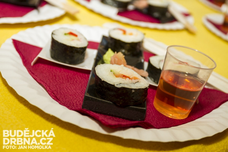 K ochutnání je také japonské sushi