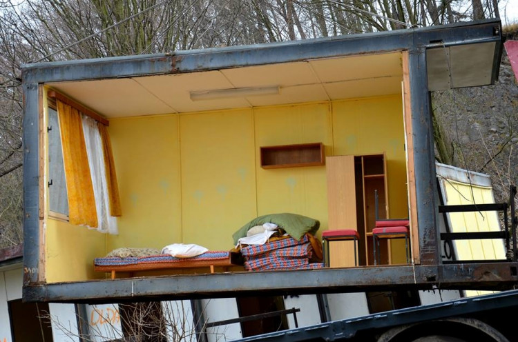 První zájemci si odvezli stavební buňky z Frýdlantu