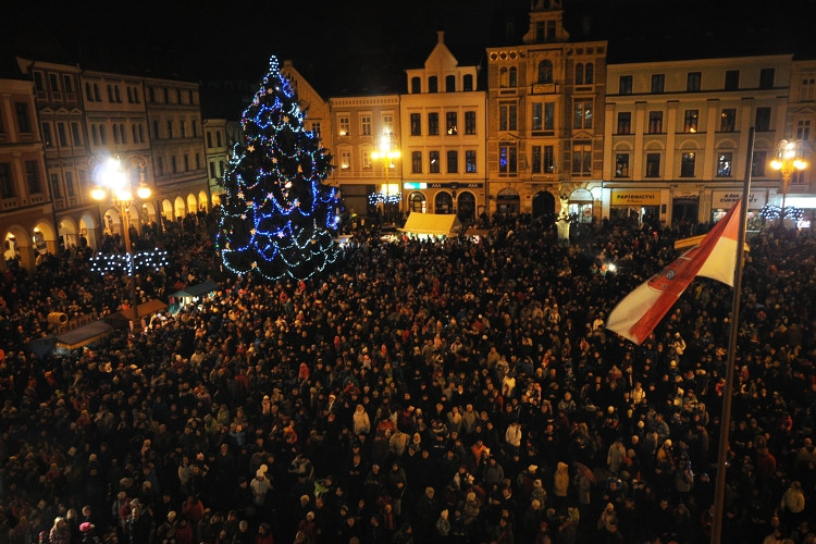 První adventní neděle, rozsvěcení stromu na náměstí