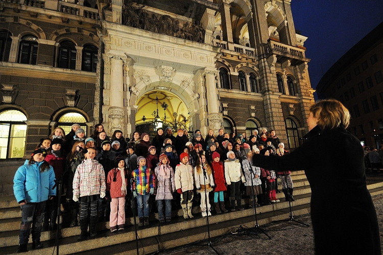 První adventní neděle, rozsvěcení stromu na náměstí