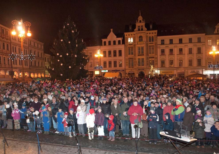 První adventní neděle, rozsvěcení stromu na náměstí