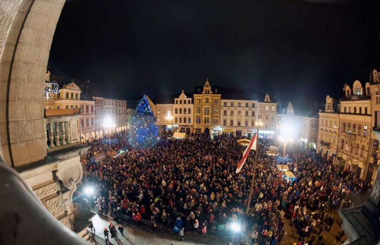 První adventní neděle, rozsvěcení stromu na náměstí