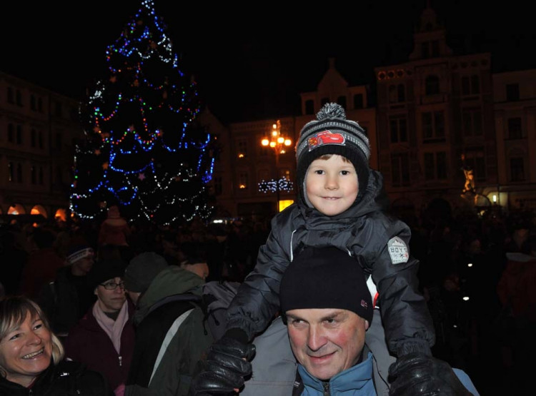 První adventní neděle, rozsvěcení stromu na náměstí
