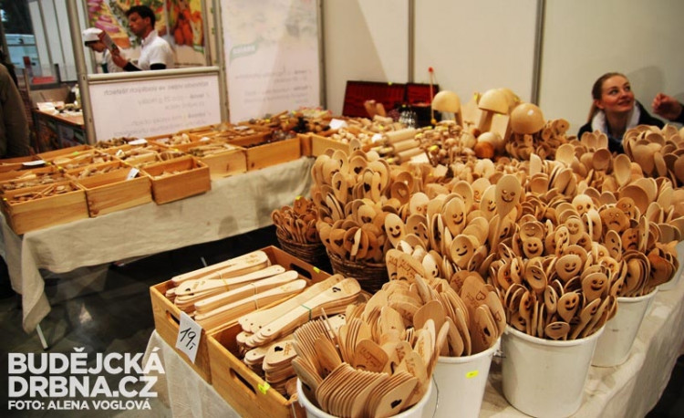 Dárky pod stromeček bylo možné koupit od šikovných výrobců