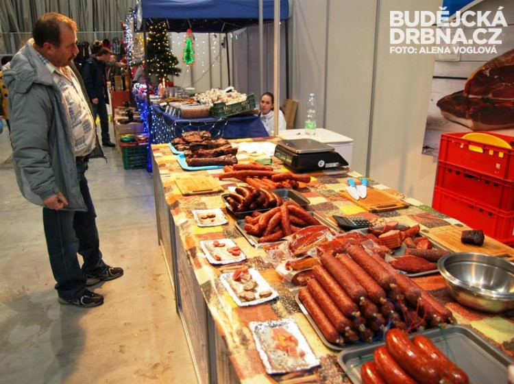 Masné dobroty voněly místností