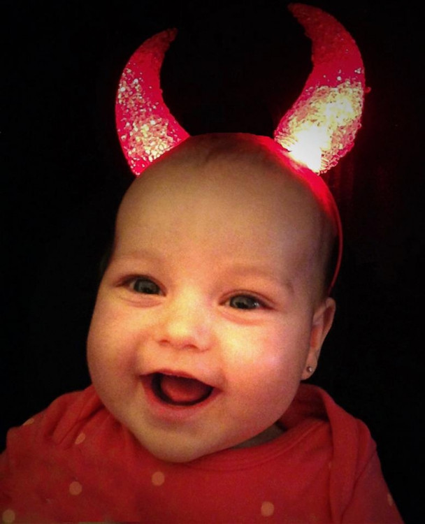 Čertík Karolínka. Soutěží Jan Mádl