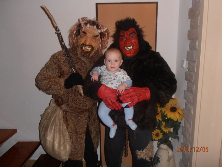 Osmiměsíční Daneček s čerty. Soutěží Daniel Bláha