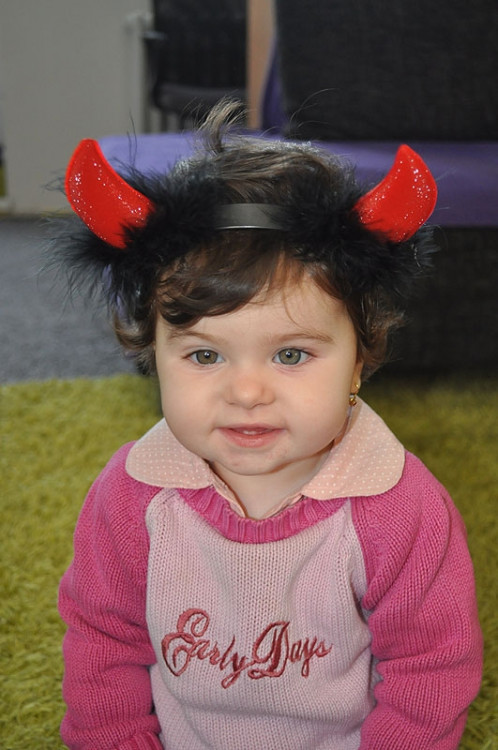 Malá čertice Dominička. Soutěží Lukáš Míka