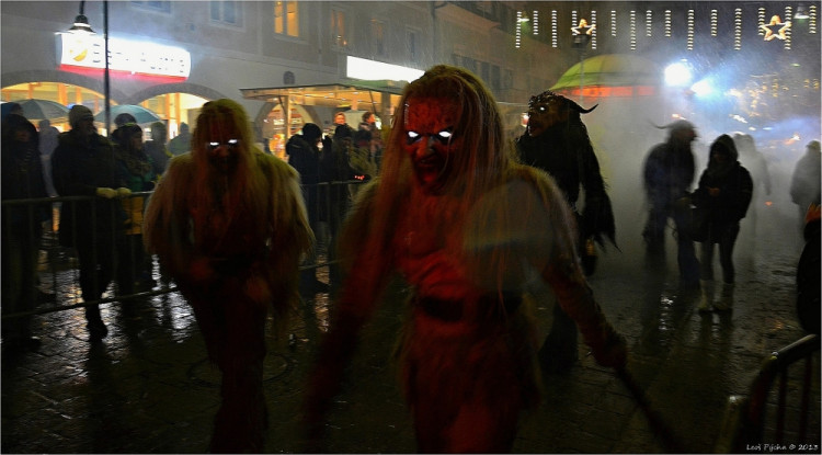 Krampusové v rakouském Schladmingu. Soutěží Leoš Pýcha