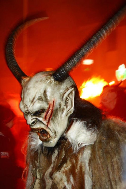 Krampuslauf v rakouském Leibnitz. Soutěží Michal Cirmaciu ml.