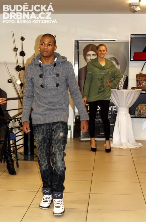 Vánoční posezení pro ženy v Roosevelt Fashion Storu