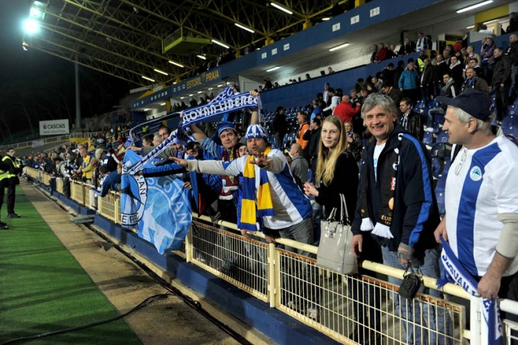 Početná skupina českých fanoušků