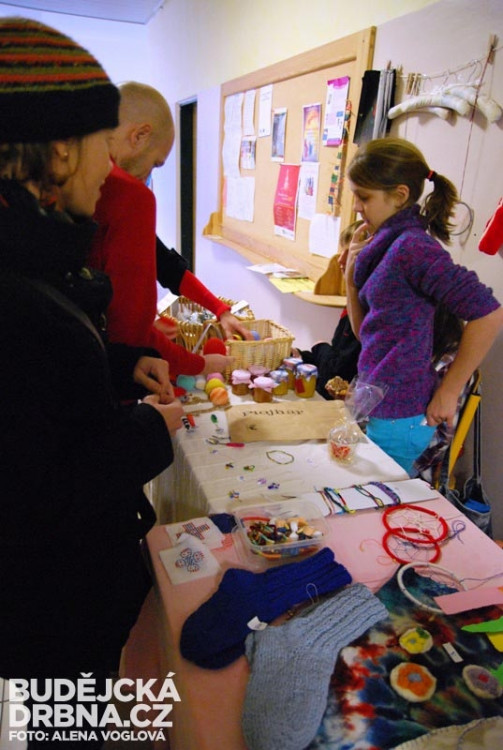 Děti prodávaly své výtvory