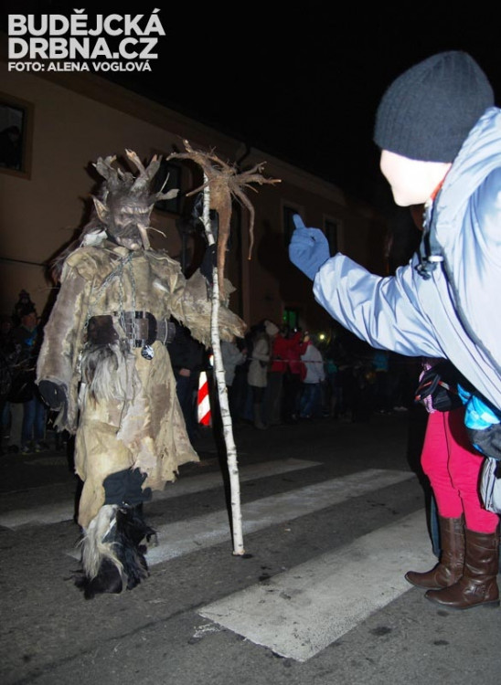 Děti na krampusy pořvávaly