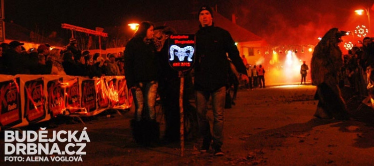 Každá skupina si nesla své označení