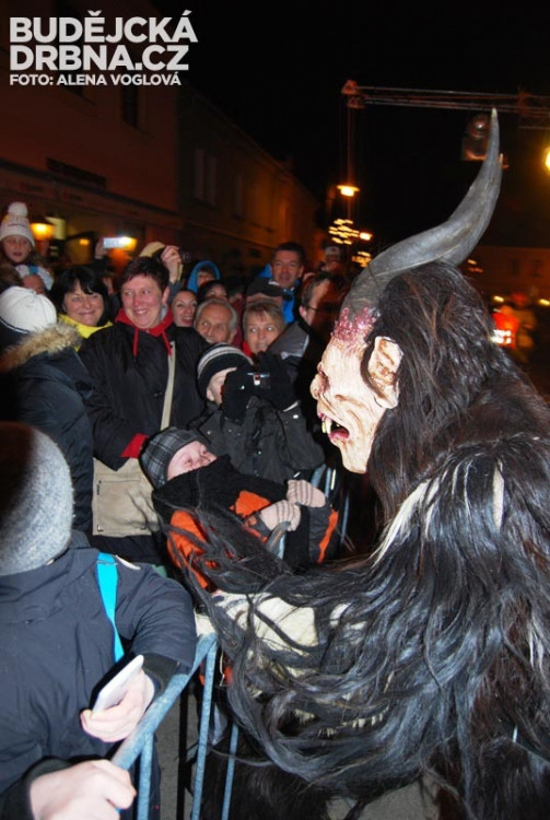 Masky byly zblízka opravdu strašidelné