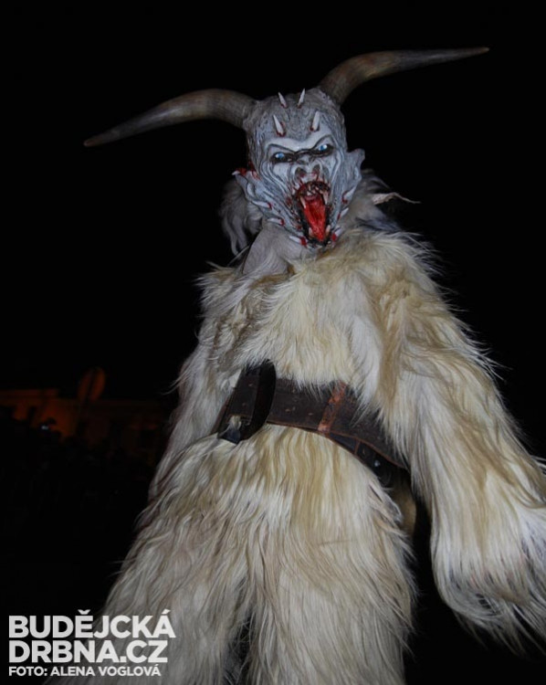 Masky váží až okolo třiceti kilo