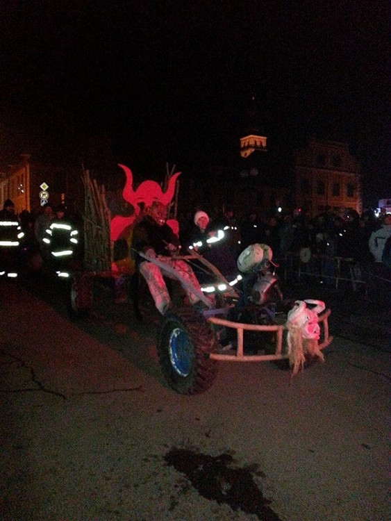 Pekelná tradice v Nových Hradech