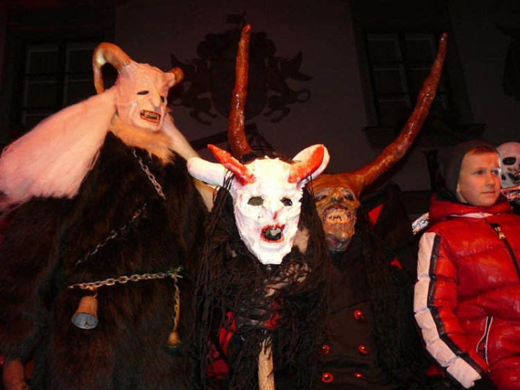 Pekelná tradice v Nových Hradech