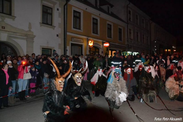 Pekelná tradice v Nových Hradech