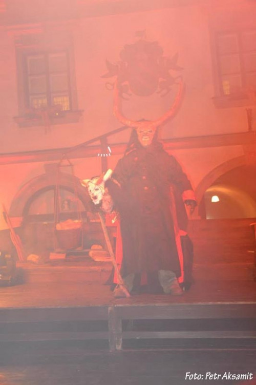 Pekelná tradice v Nových Hradech