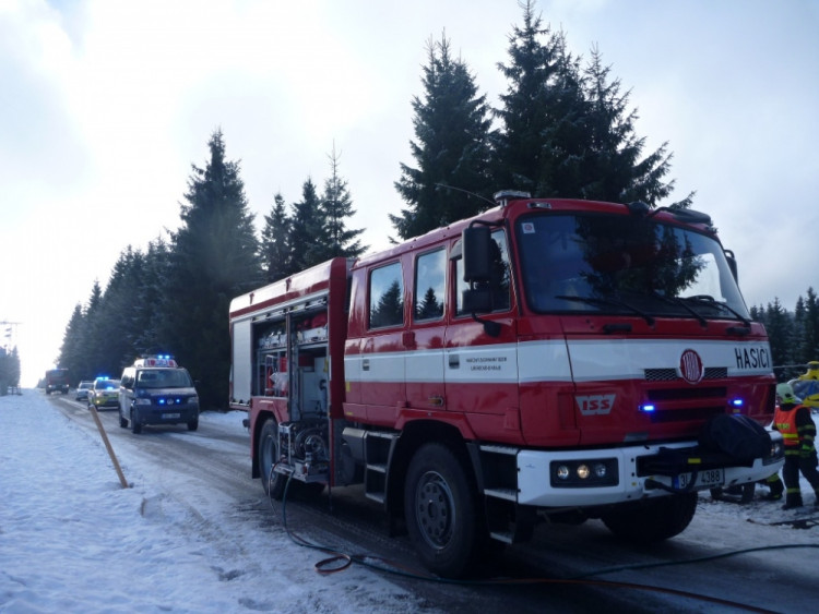 Nehoda mezi Horním Polubným a Jizerkou. Foto: HZSLK