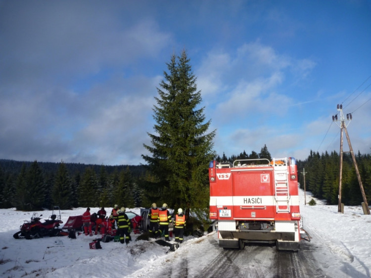 Nehoda mezi Horním Polubným a Jizerkou. Foto: HZSLK