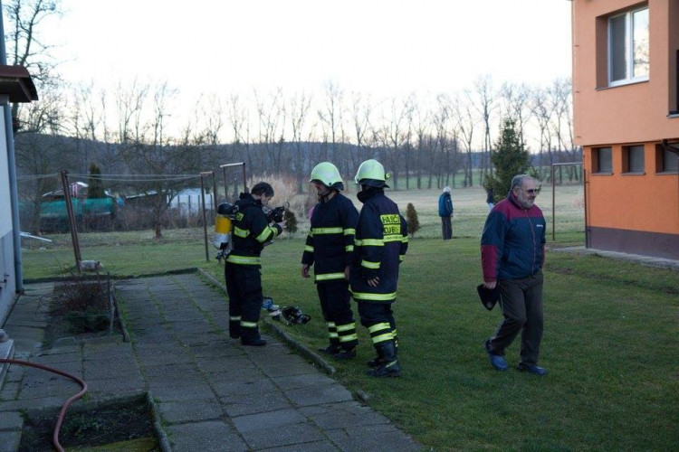 Nedělní požáry v bytovém domě v Lipí