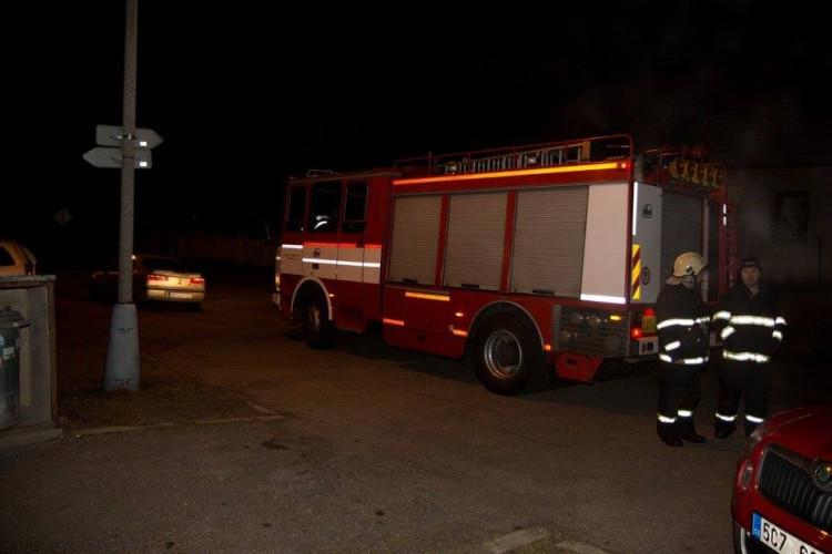 Nedělní požáry v bytovém domě v Lipí