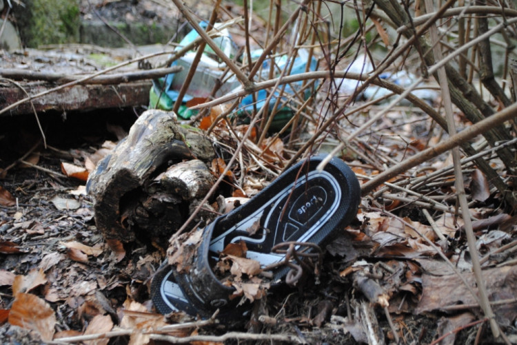 Staré pantofle už nepotžebuji, proč bych je ale házel i s odpadky do popelnice, že?