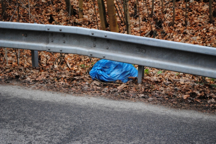 Otevřít dveře a šup s pytlem ven