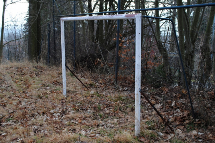 Na tomhle hřišti už si fotbálek nedáte