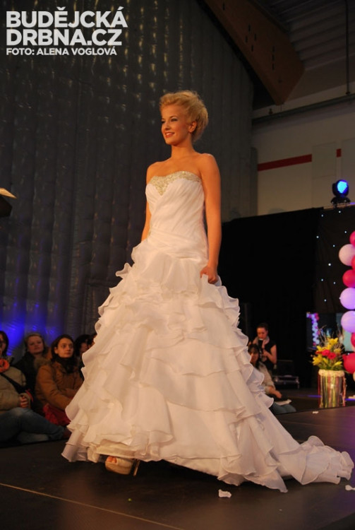 Šaty zblízka působí úplně pohádkově