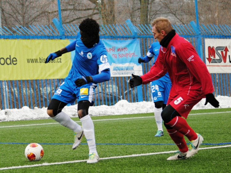 Isaac Sackey se nebál pouštět i do útoku