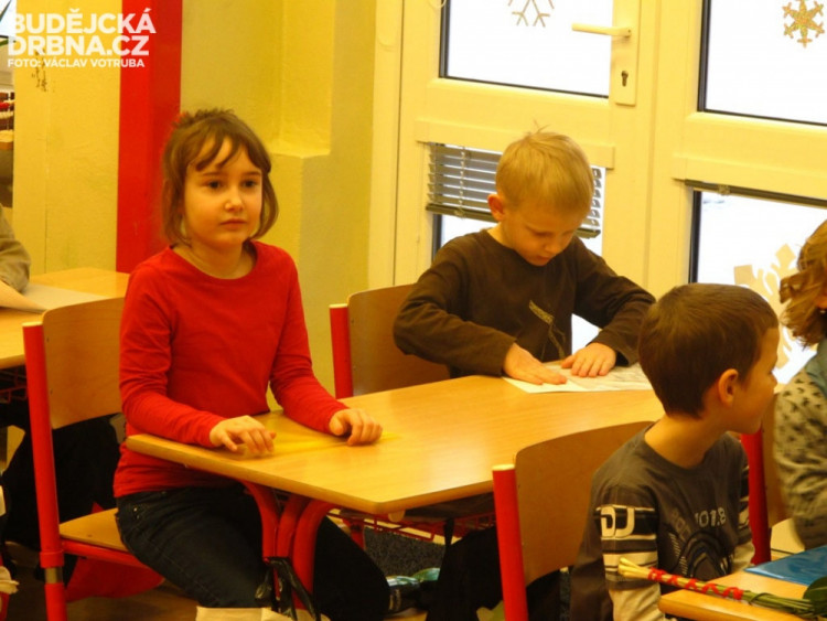 Prvňáčci ze ZŠ Máj I dostali pololetní vysvědčení