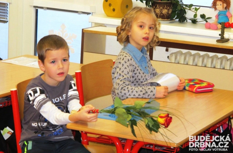 Prvňáčci ze ZŠ Máj I dostali pololetní vysvědčení