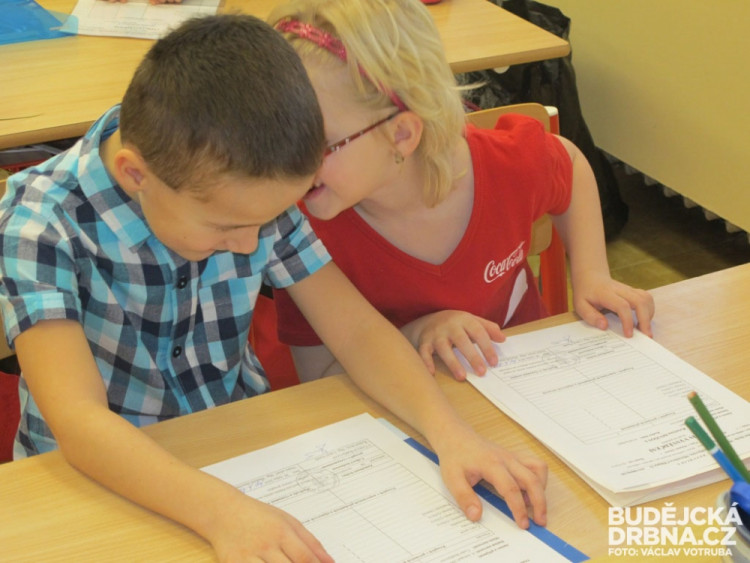 Prvňáčci ze ZŠ Máj I dostali pololetní vysvědčení