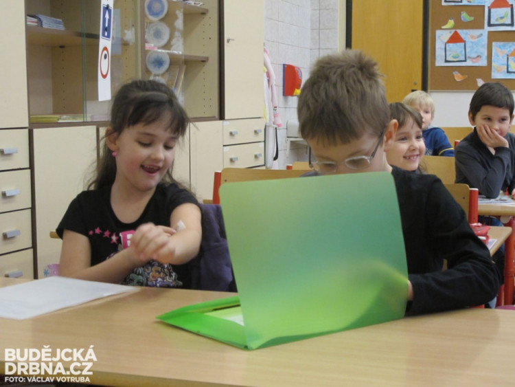 Prvňáčci ze ZŠ Máj I dostali pololetní vysvědčení