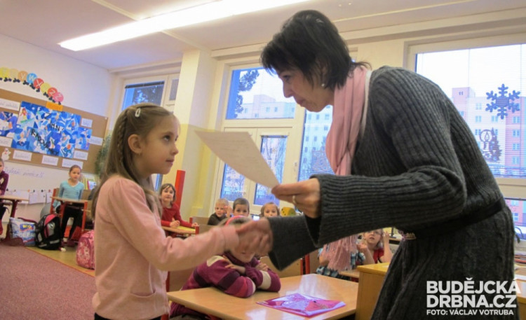 Prvňáčci ze ZŠ Máj I dostali pololetní vysvědčení